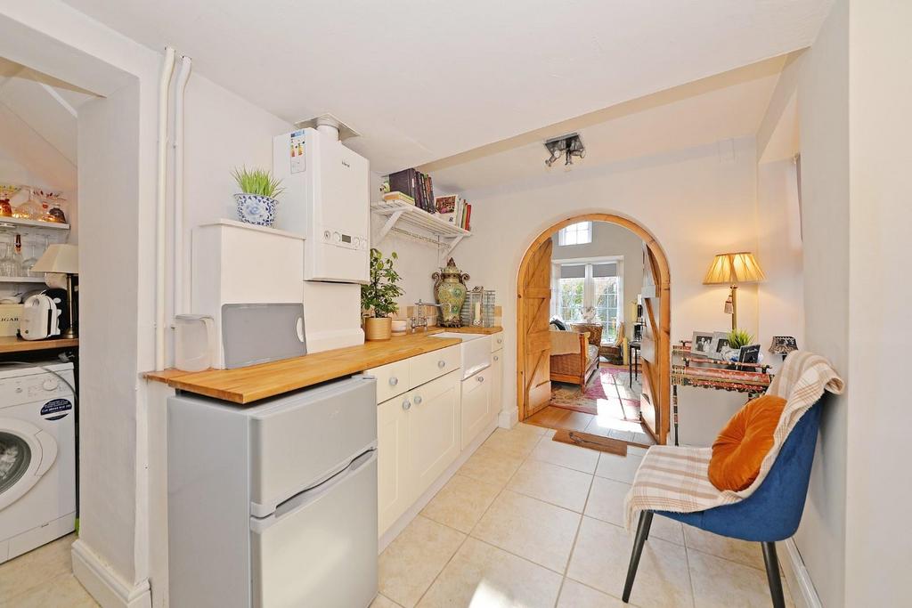 208 Warwick Road - kit2.jpg