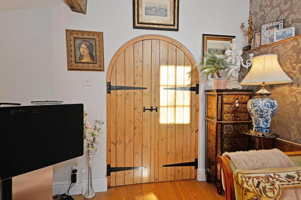 208 Warwick Road - sitting3.jpg