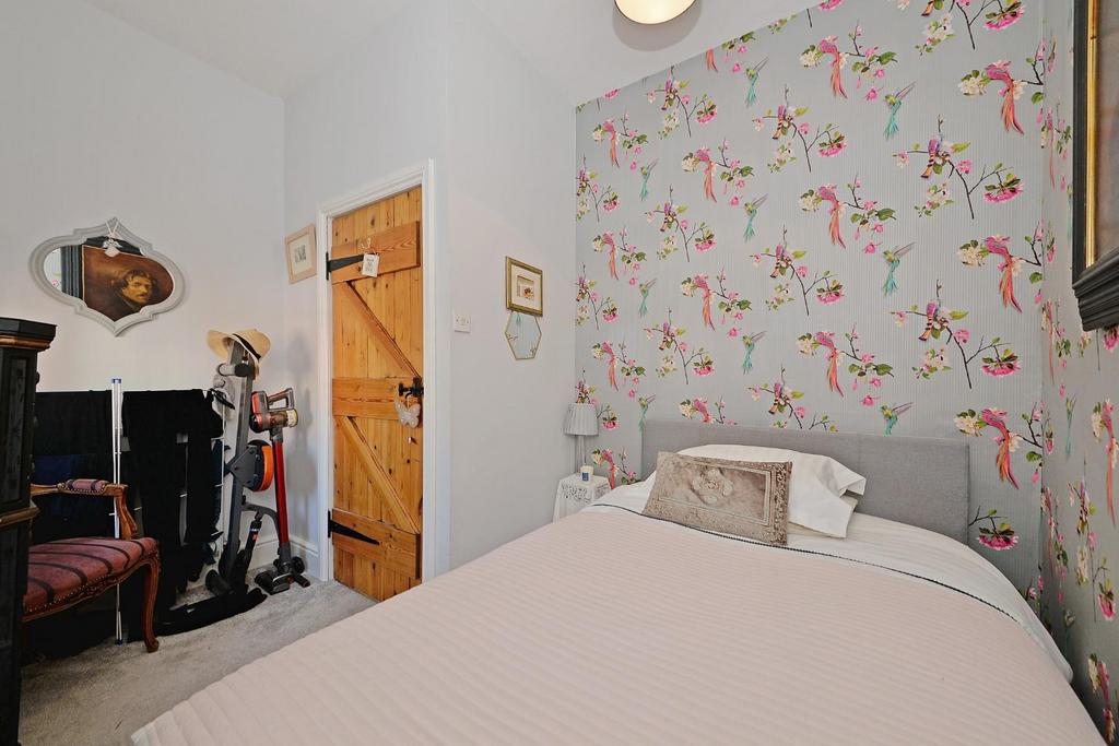 208 Warwick Road - bed2b.jpg