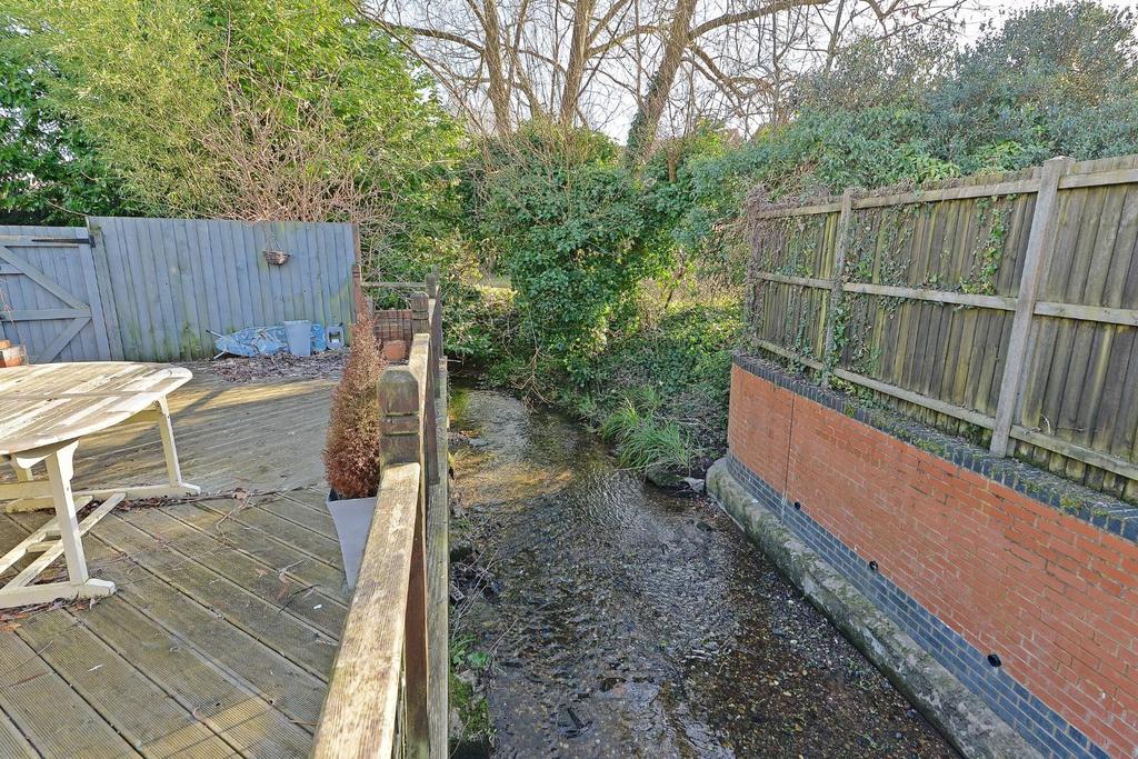 208 Warwick Road - gdn6.jpg
