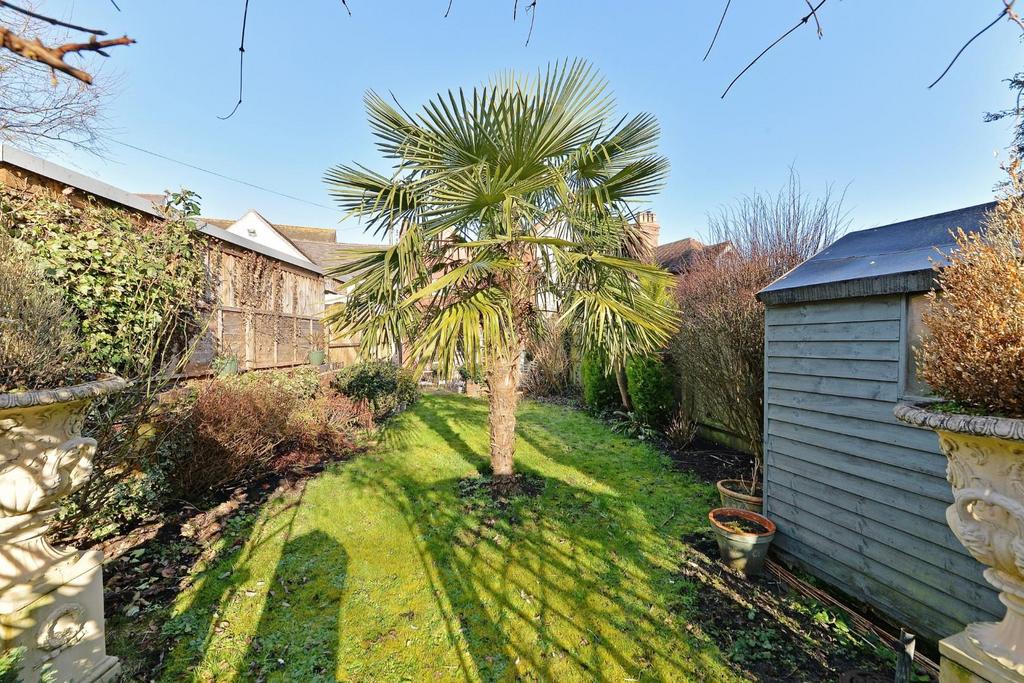 208 Warwick Road - gdn4.jpg