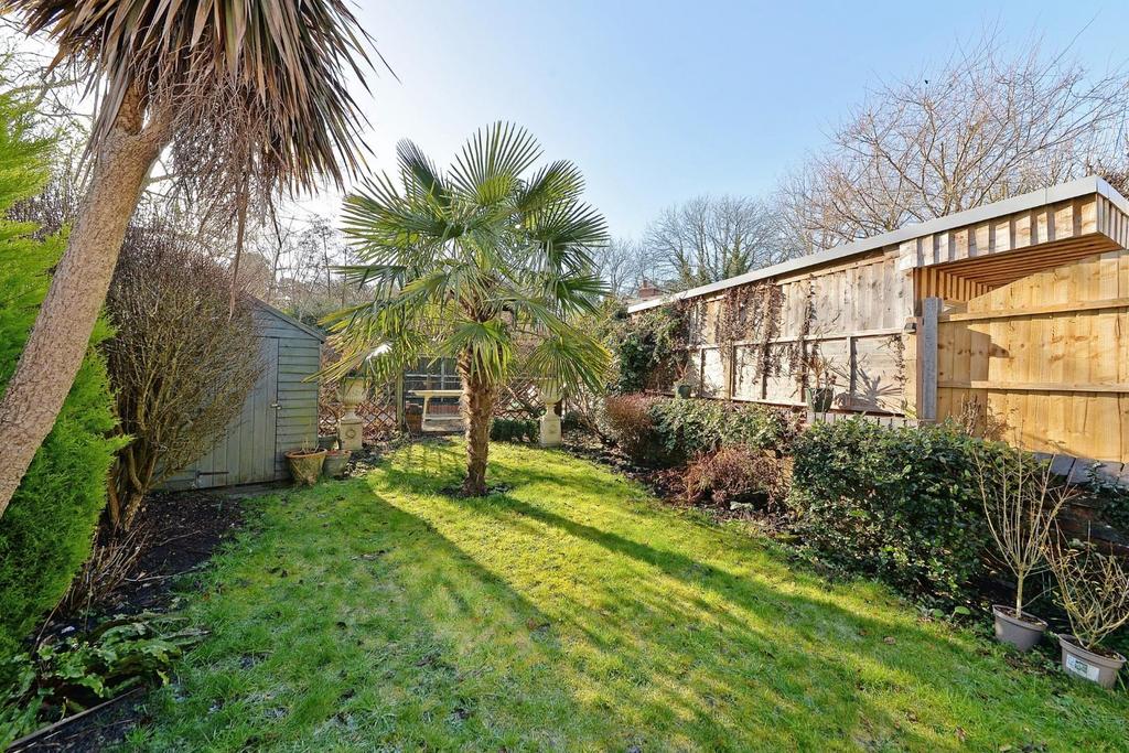 208 Warwick Road - gdn2.jpg