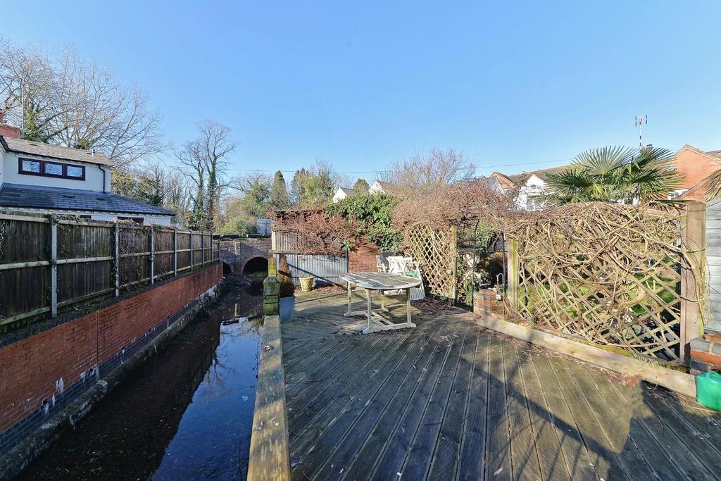 208 Warwick Road - gdn8.jpg