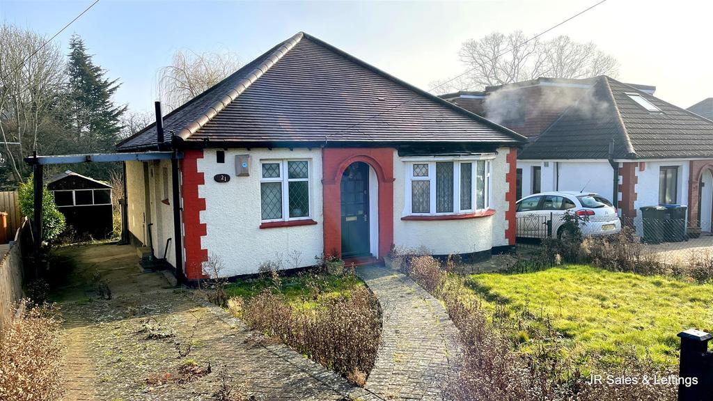 Theobalds Road, Cuffley 2 bed detached bungalow £599,995