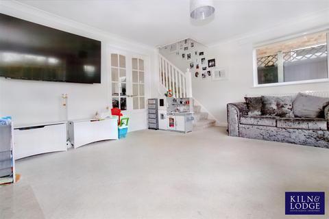 3 bedroom end of terrace house for sale - Linnet Drive, Chelmsford