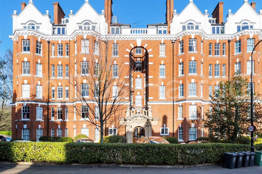 East Heath Road,Hampstead, NW3 4 bed apartment - £6,500 pcm (£1,500 pw)