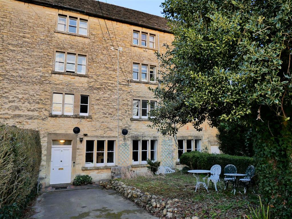 The Green, Calne 3 bed flat for sale £260,000