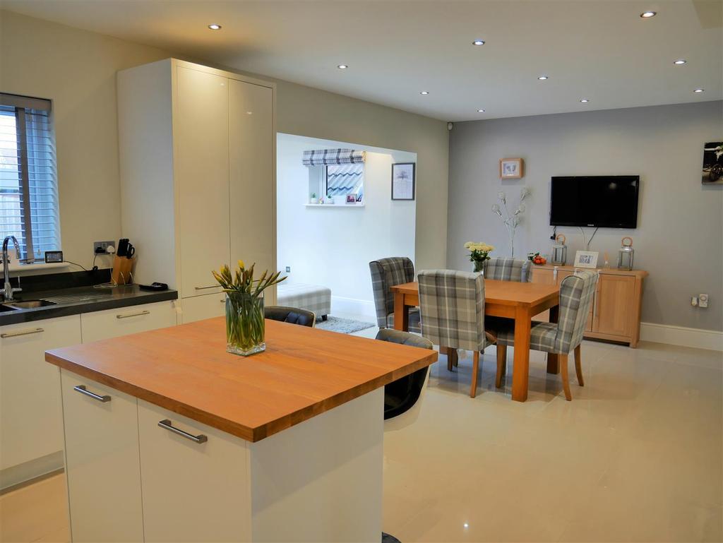 Cherhill Way, Calne 4 bed detached house £550,000