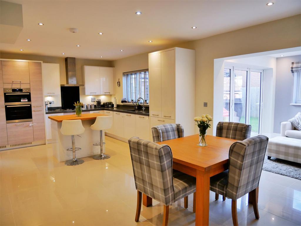 Cherhill Way, Calne 4 bed detached house £550,000