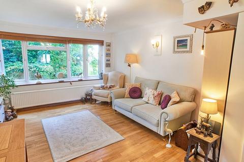 5 The Orchard, Epsom, KT17 1NN