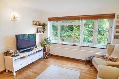 5 The Orchard, Epsom, KT17 1NN