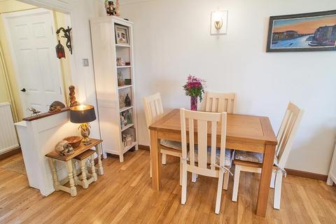 5 The Orchard, Epsom, KT17 1NN