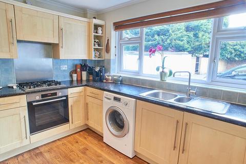 5 The Orchard, Epsom, KT17 1NN