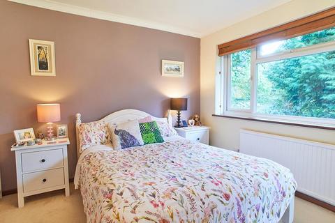 5 The Orchard, Epsom, KT17 1NN