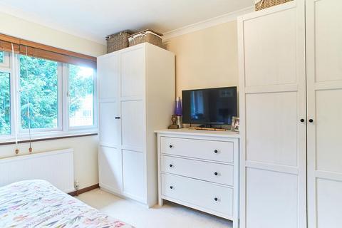 5 The Orchard, Epsom, KT17 1NN