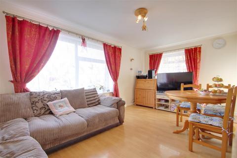 2 bedroom flat for sale, Stonehurst Road, Worthing