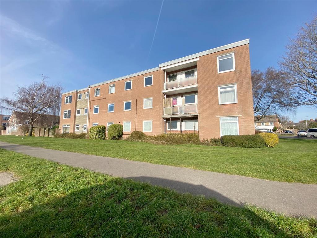 Stonehurst Road, Worthing 2 bed flat for sale £200,000