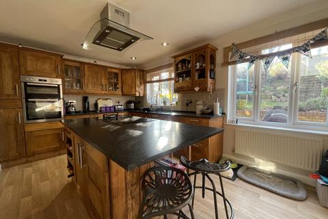 69 Brownlees, Exminster, Exeter, EX6 8SW