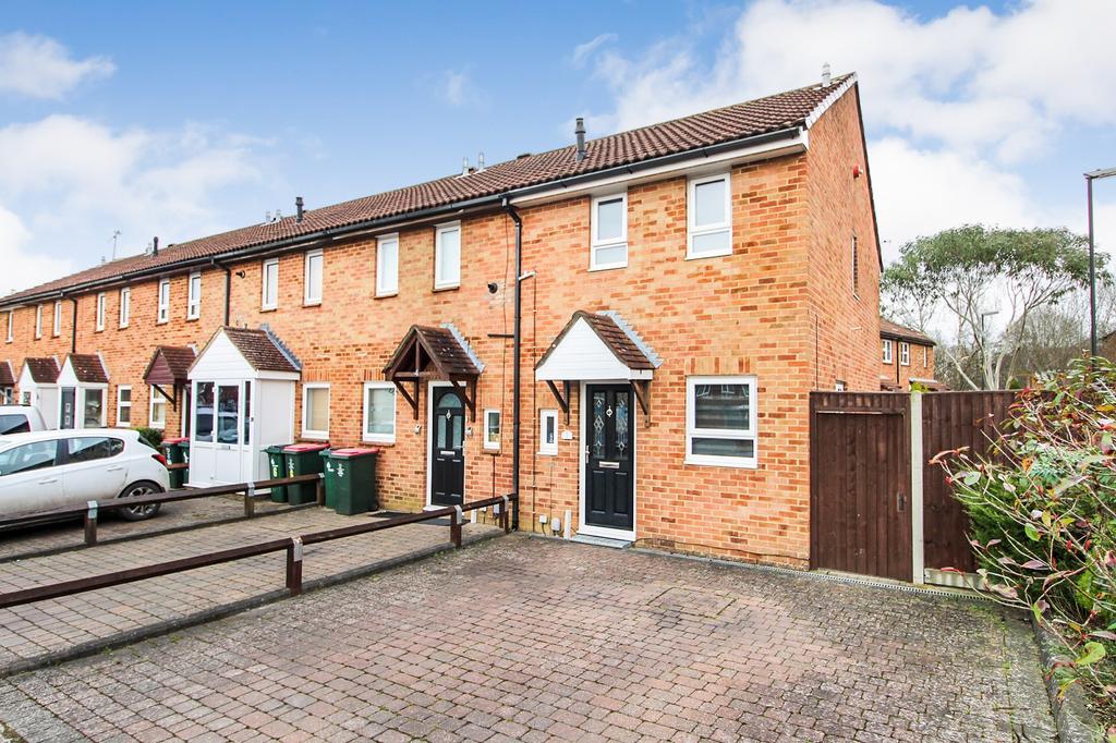Jersey Road, Crawley, West Sussex.... 2 bed end of terrace house - £325,000