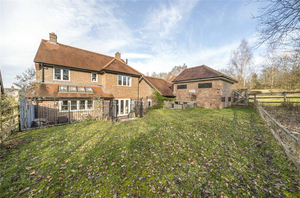 Redlands Drive, Upper Timsbury, Romsey, Hampshire 4 bed detached house