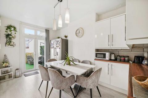 62 Strone Road, London, E7 8EU