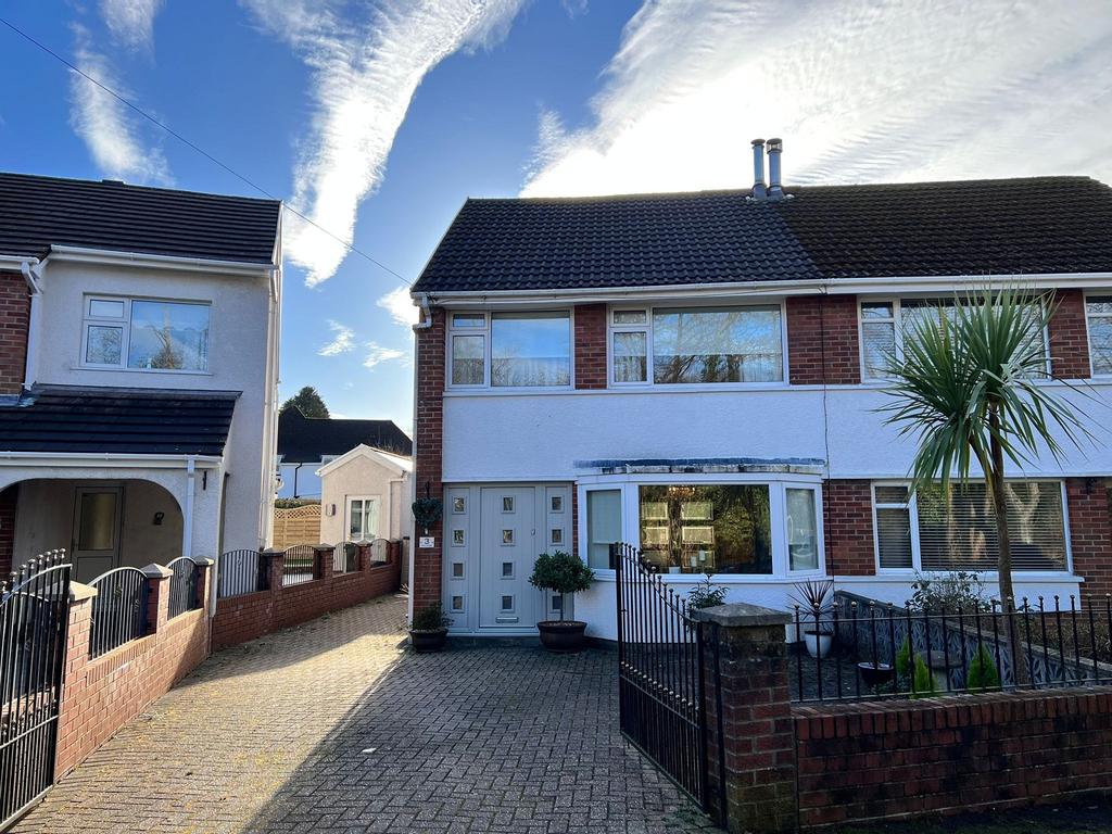 Lon Catwg, Gellinudd, Pontardawe... 3 bed semidetached house £225,000