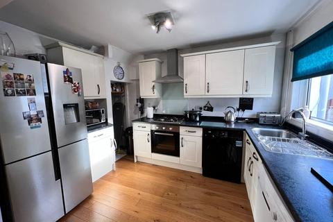 3 Lon Catwg, Gellinudd, Swansea, SA8 3DU