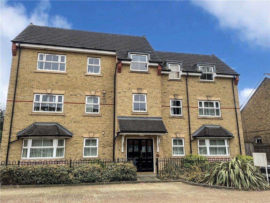 Strode Street, Egham, Surrey, TW20 2 bed apartment £1,400 pcm (£323 pw)