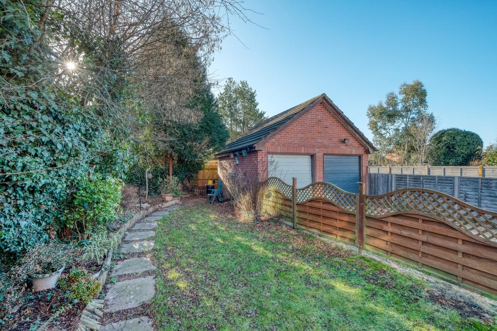 Churchfields Road, Bromsgrove, B61 8EB 3 bed detached house £289,950
