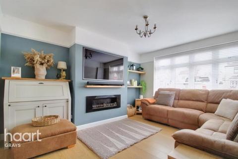 3 bedroom semi-detached house to rent, Windsor Avenue, Grays