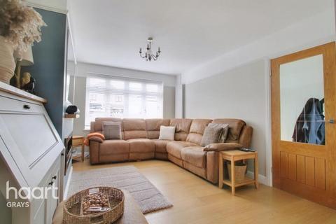 3 bedroom semi-detached house to rent, Windsor Avenue, Grays