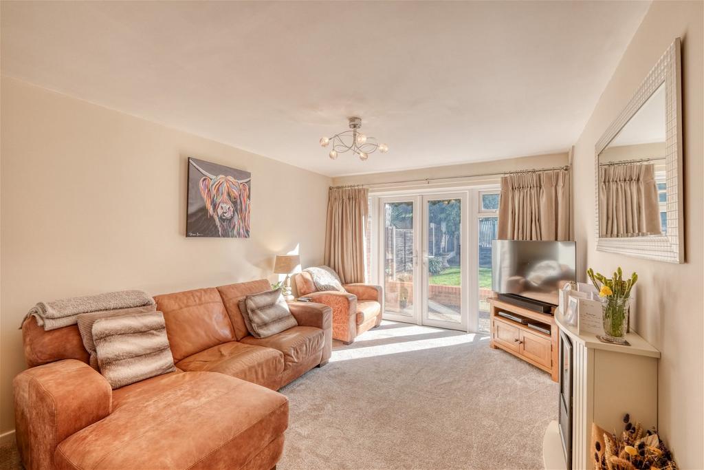 Marlpool Drive, Redditch B97 4RX 3 bed semidetached house £279,000