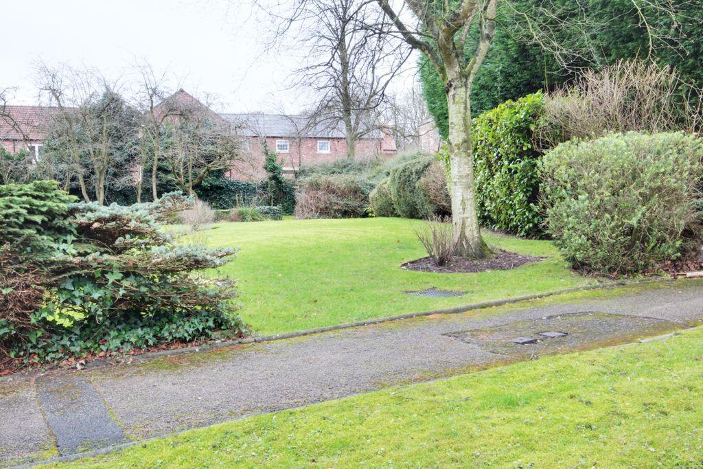 Addition views of the gardens.