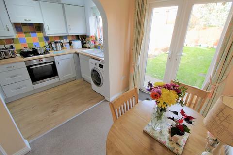 48 Bloomfield Close, Knaphill, Woking, GU21 2BL