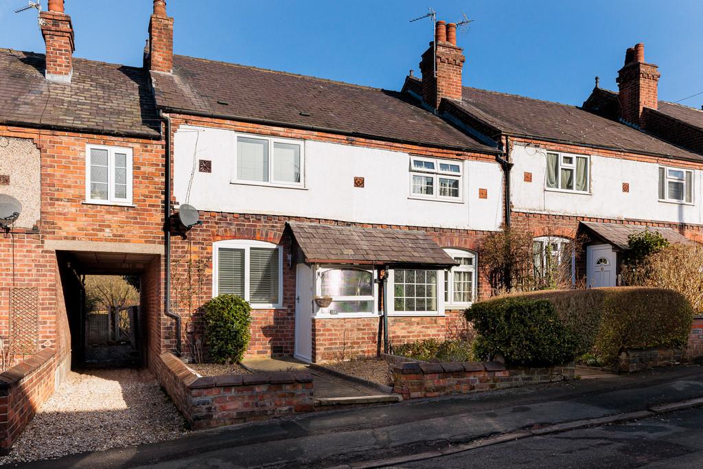 Moordale Road, Knutsford 2 bed terraced house £1,350 pcm (£312 pw)