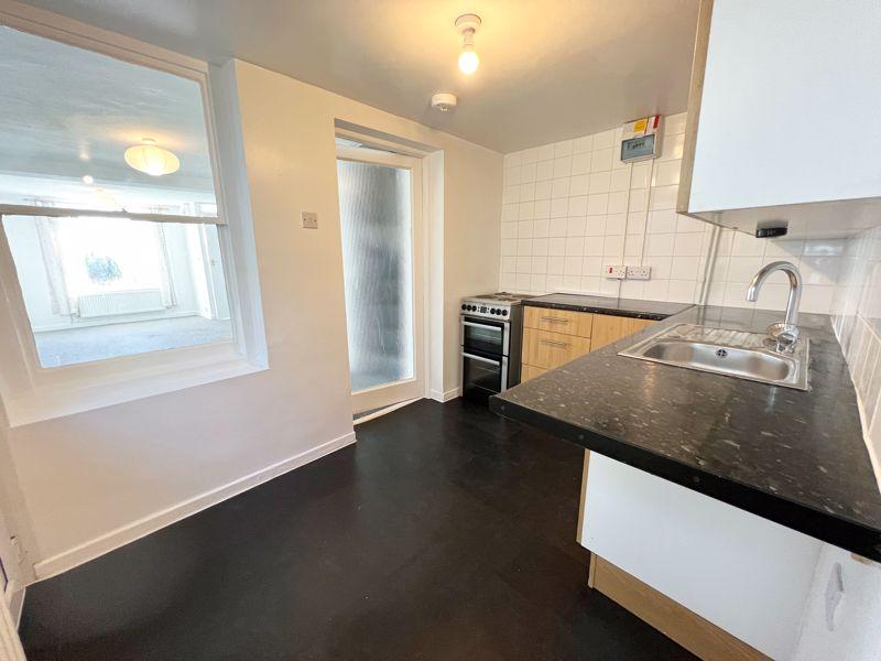 4 HeolYGraig, Llantrisant, CF72 8EP 2 bed terraced house for sale £