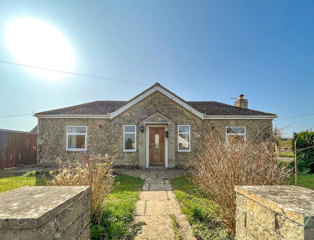Upper Crescent, Minster Lovell... 3 bed bungalow £425,000