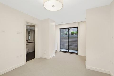 2 bedroom flat to rent, Chepstow Road, London