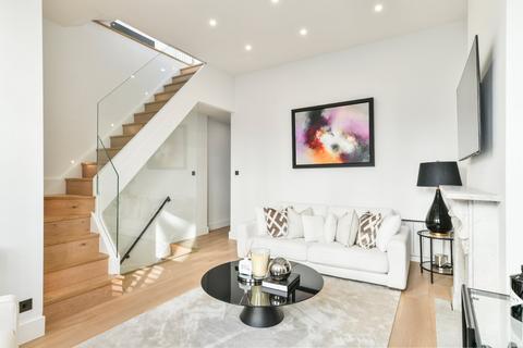 2 bedroom flat for sale, Harrington Gardens, London