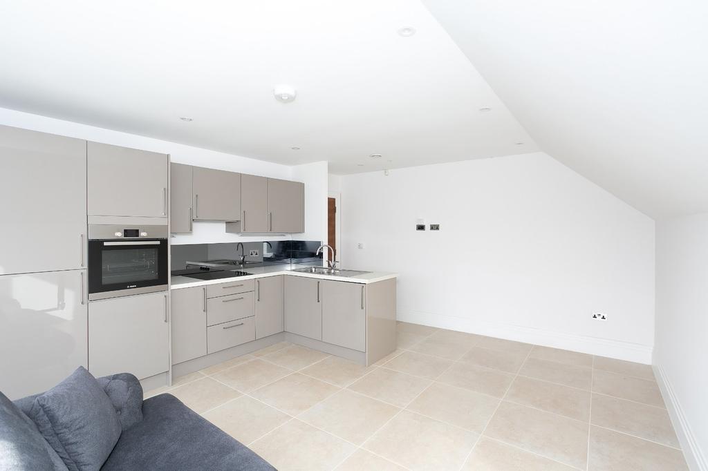 Aspen Place, Bushey Heath, Bushey... 2 bed apartment £1,650 pcm (£381 pw)