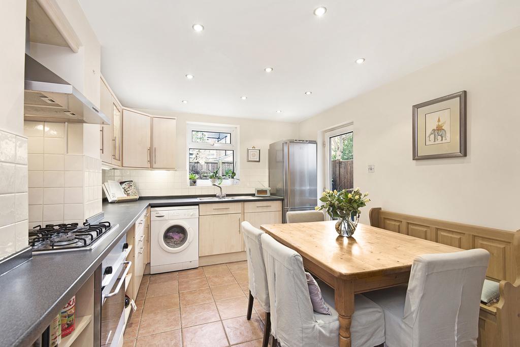 Dryden Road, Wimbledon, SW19 1 bed flat £1,750 pcm (£404 pw)