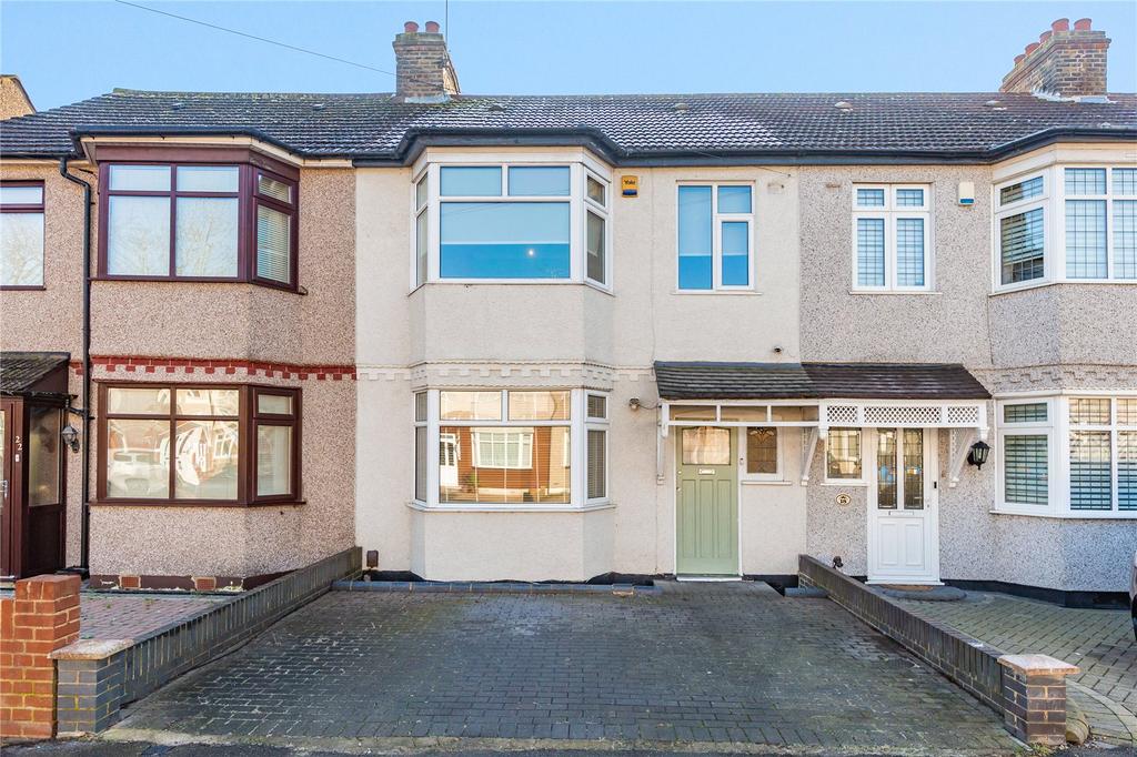 Strathmore Gardens, Hornchurch, RM12 3 bed terraced house for sale £