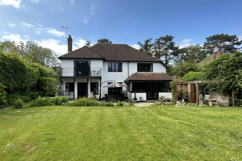 9 Lower Road, Fetcham, Leatherhead, KT22 9EL