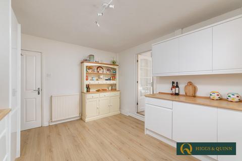 Montserrat Headley Road, Leatherhead, KT22 8PT