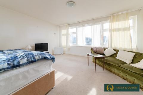 104 Windfield, Leatherhead, KT22 8UJ