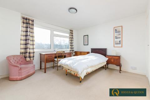 104 Windfield, Leatherhead, KT22 8UJ