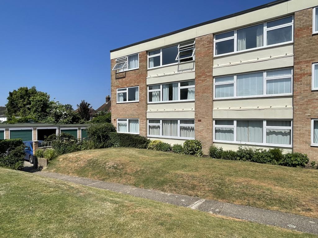 Leatherhead 2 bed apartment £260,000