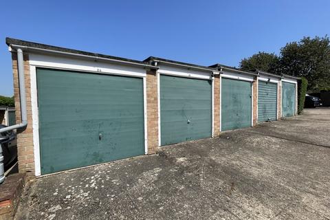 104 Windfield, Leatherhead, KT22 8UJ