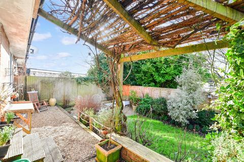 15 Walton Manor Close, Folkestone, CT19 5QG