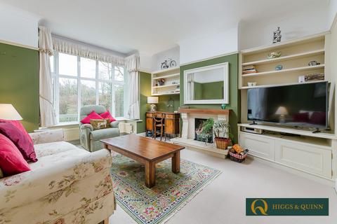 5 Highwoods, Leatherhead, KT22 8RR